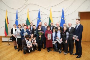 Premjeras Saulius Skvernelis pagerbė žymius lietuvius, gimusius vasario 16 d.