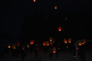 Beižionyse į dangų buvo paleista 100 žibintų