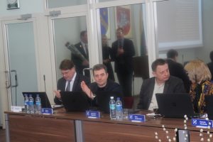 Iš kairės: Administracijos direktorius Virgilijus Pruskas, tarybos nariai - Dmitrij Burkoj, Gediminas Zagorskis ir Silva Lengvinienė