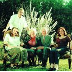 Su vaikais: sėdi dukra Eglė, Aldona ir Justinas Rinkevičiai, dukra Meilė, už jų – sūnus Gintaras