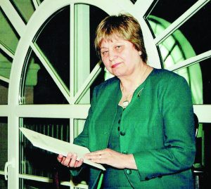 Janina Petrauskaitė-Didžiapetrienė, gavusi apdovanojimą už mokslo sklaidą