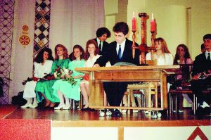 R. Pakrosnis (centre), atestatų įteikimo ceremonija ,,Versmės” gimnazijoje