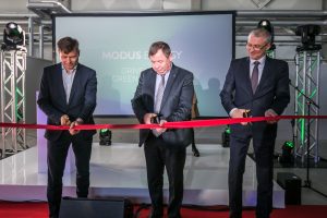 Iš kairės: „Modus Energy“ valdybos pirmininkas Ruslanas Sklepovičius, Elektrėnų savivaldybės meras Kęstutis Vaitukaitis, Valstybinės maisto ir veterinarijos tarnybos direktorius Darius Remeika