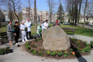 Elektrėnų ligoninės kolektyvas Medikų dieną pasitiks gėlėmis apsodintoje aplinkoje