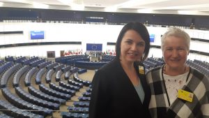 Straipsnio autorė J. Girsė (dešinėje) Europos Parlamente su žurnaliste Renata Butkevič iš ZW.lt