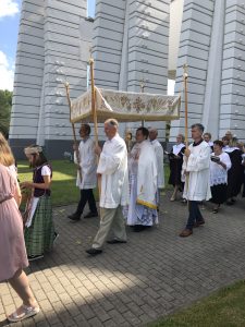 Iškilmingas šventas Mišias aukojo prieš dešimtmetį Elektrėnuose dirbęs ir parapijiečių pamiltas kun. Marius Talutis