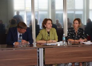 Rugpjūtį Elektrėnuose vyko socialinės srities specialistų susitikimas. Apie institucinės globos pertvarką Lietuvoje paskaitos dalyvius supažindino Lietuvos sutrikusios psichikos žmonių globos bendrijos vadovas Vaidotas Nikžentaitis, socialinės apsaugos ir darbo ministro patarėja Kristina Paulikė bei Elektrėnų socialinės paramos skyriaus vedėja Violeta Šimkūnienė