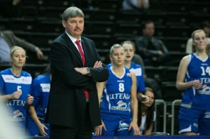 Utenos moterų krepšinio komanda treniruojant A. Vainauskui tapo Lietuvos čempione