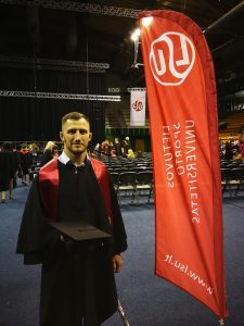 Erikas Cchovrebovas LSU diplomų įteikimo šventėje