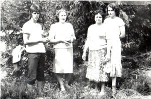 Daiva Žilytė Červokienė su mama Danute ir jos pussesere Marija Pradzeckaite-Baranauskiene bei jos sūnumi Gintautu Baranausku