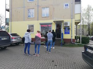 Motinos dieną gėlių parduotuvę užplūdo daugybė pirkėjų