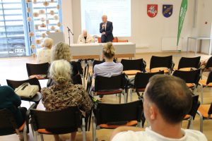 Kalba susitikime su J. Markūnu dalyvavęs knygos redaktorius Antanas Leckas