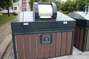 Naujųjų pusiau požeminių konteinerių statybą Elektrėnuose vykdžiusi savivaldybė konteinerius jau perdavė Elektrėnų komunaliniam ūkiui. EKŪ konteinerius palaipsniui eksploatuoti planuoja pradėti nuo rugpjūčio 3 d.