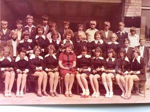 Su savo klase ir auklėtoja M. Kvederiene po 8-os klasės