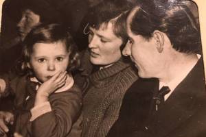 Darata ir Pranas Noreikai su dukrele Vilija Elektrėnų kultūros namuose (apie 1965 m.)