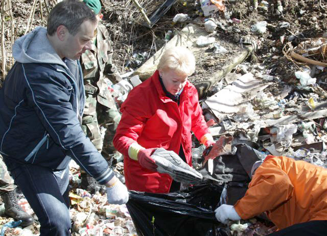 Prezidentė  ragina apsivalyti  ne tik nuo buitinių, bet ir nuo moralinių  šiukšlių