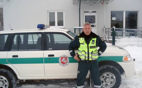 Retėjant pareigūnų gretoms – policija ir toliau vykdo savo misiją