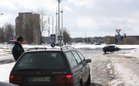 Neviešas patruliavimas atima žadą, atmintį ir pažadina derybinius gabumus