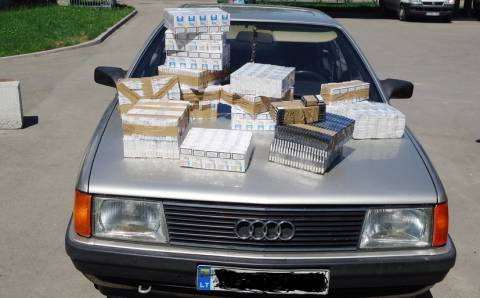 Transporto priemonė, kuria gabentos kontrabandinės cigaretės, konfiskuota
