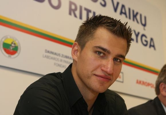 D. Zubrus ledo ritulininkus  pradžiugino dovanomis