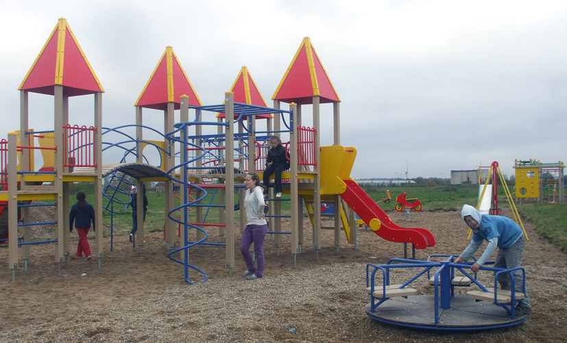 Kietaviškėse įrengta moderni žaidimų aikštelė
