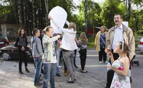 Lietuvos socialdemokratų partijos Elektrėnų skyrius vaikams bei tėčiams dovanojo džiugių akimirkų