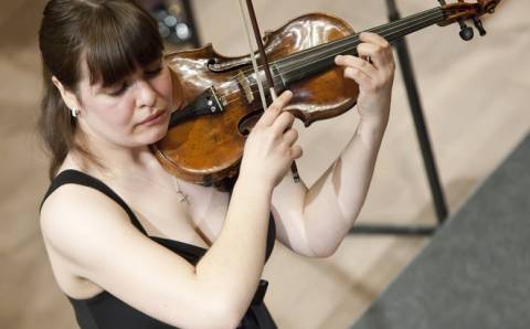 Smuikininkė Rūta Mažolytė