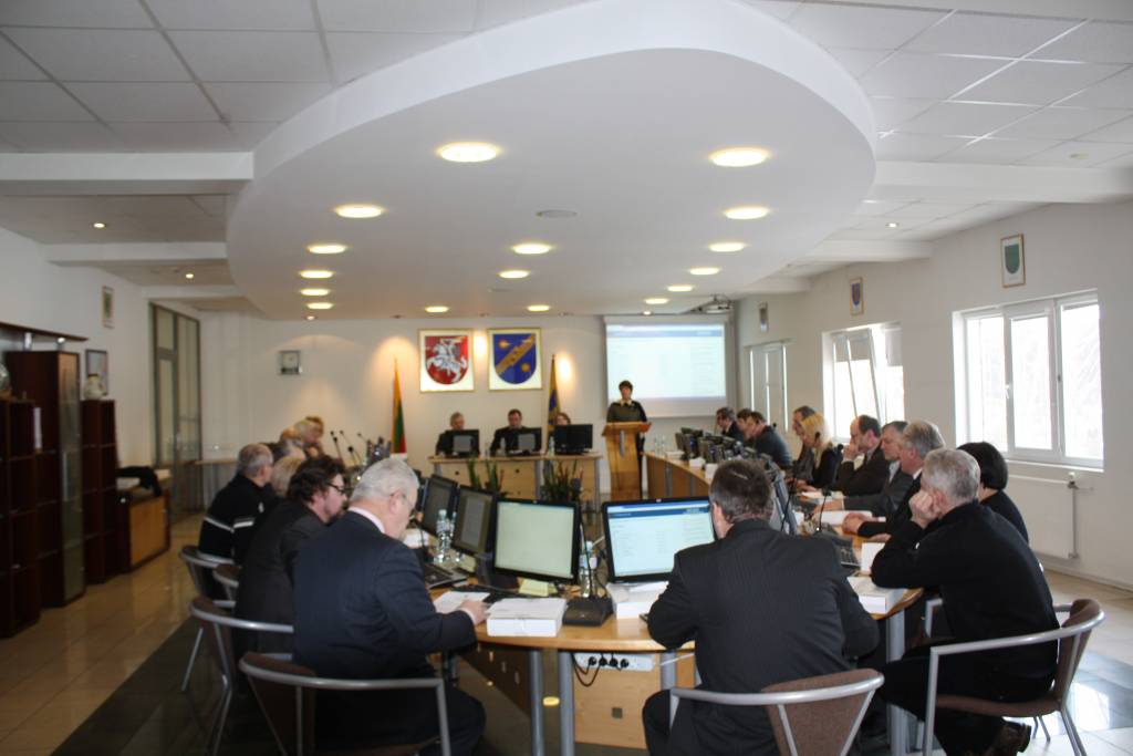 Žmonių atstovai – it vandens į burną prisisėmę