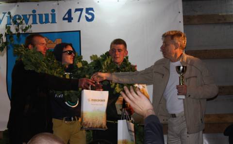 Vievyje apdovanojo 17 Jonų ir Janinų