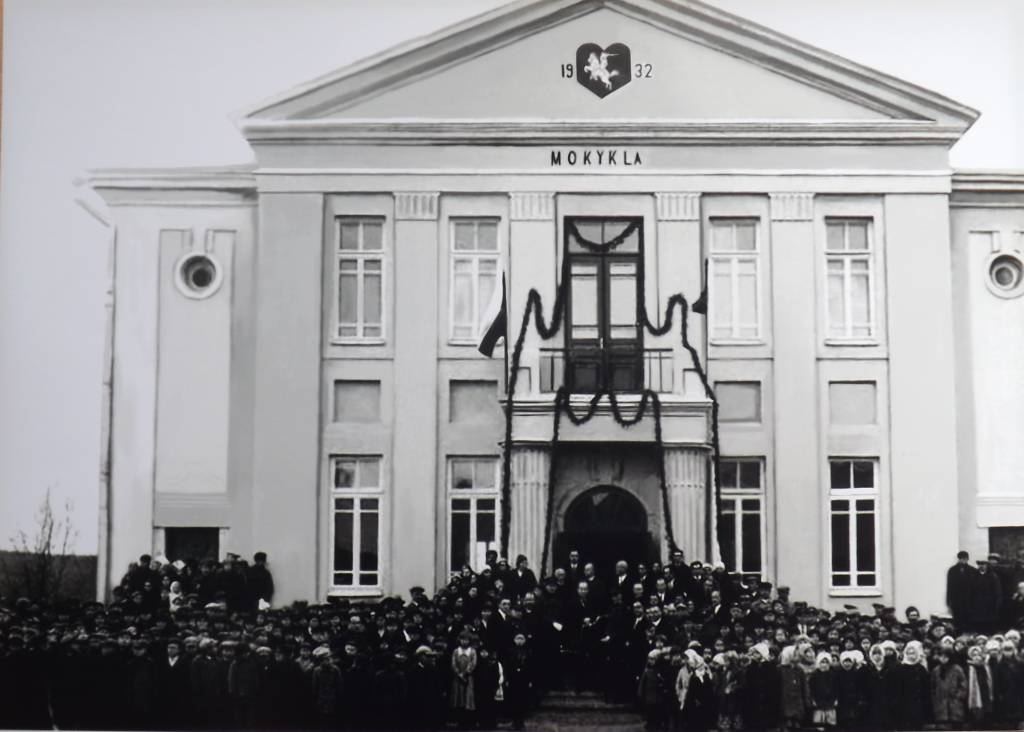 Gimnazijos istorija – vienas vertingiausių Semeliškių  etnografinio muziejaus eksponatų