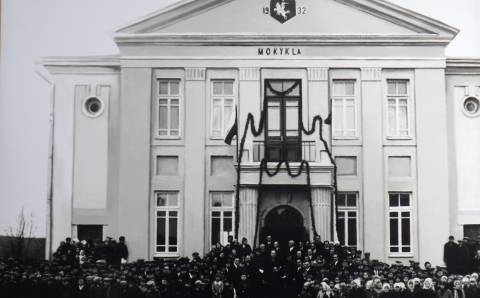 Gimnazijos istorija – vienas vertingiausių Semeliškių  etnografinio muziejaus eksponatų
