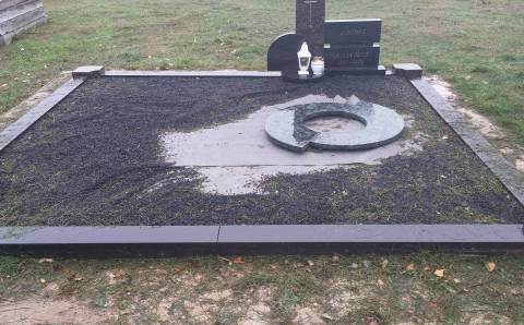 Apie pagarbą mirusiesiems ir nepagarbą gyviesiems