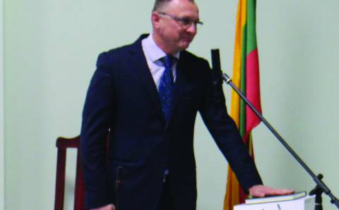 Politika yra menas