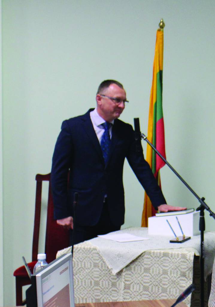 Politika yra menas