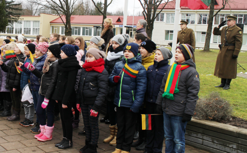 Pilietiškumo pamokos ir savivaldybė – be vėliavos