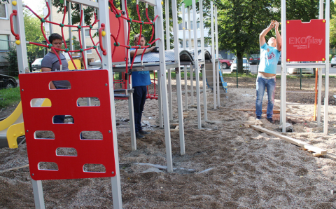 Vaikų žaidimų aikštelės:  vaikų džiaugsmui ar grėsmė saugumui