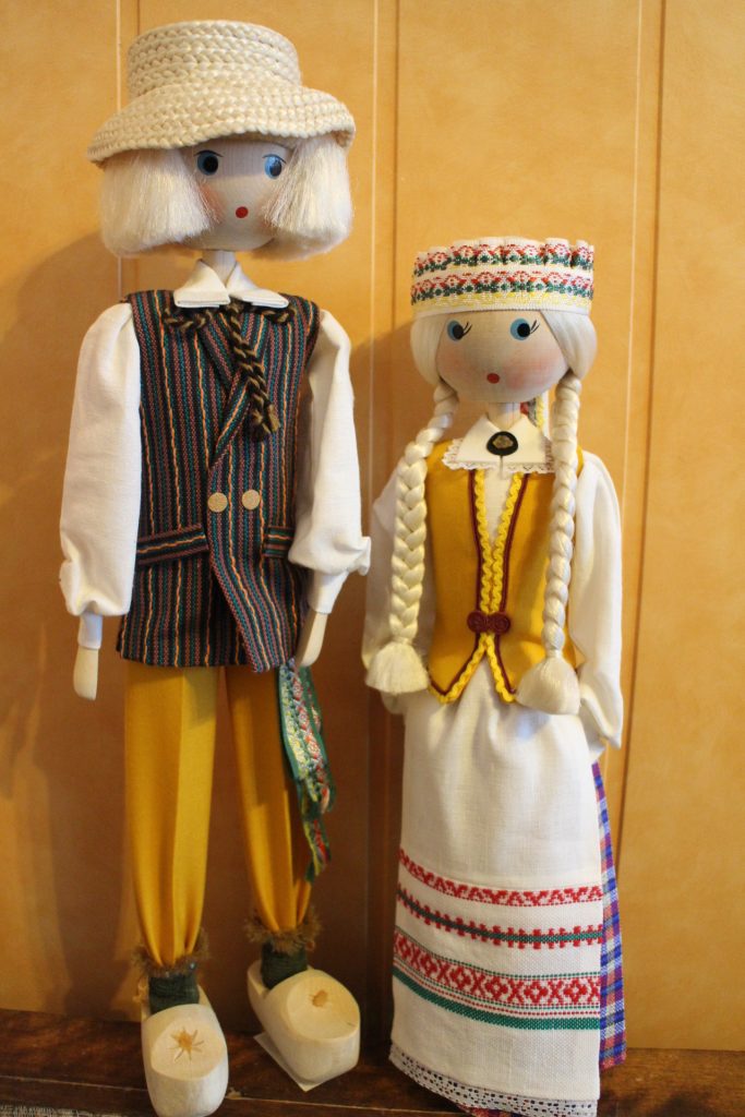 Fondas „Švieskime vaikus“ Lietuvos vaikų darželių auklėtiniams įteiks šimtmečio dovanas – šiuolaikiškus stilizuotus tautinius kostiumus