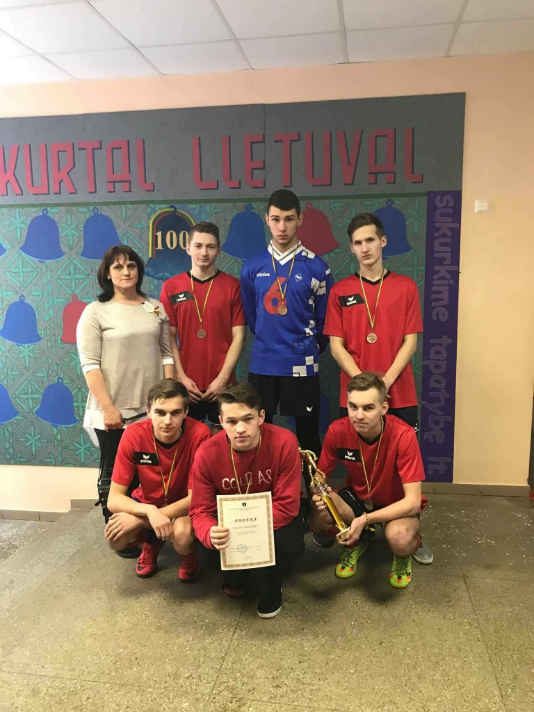 Pirmoji Kazokiškių futbolo komandos taurė