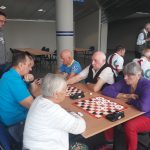 Elektrėniškiai šaškininkai dešinėje: A. Šugajevas, J. Žydelis ir B. Kazlauskienė