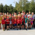 Bėgikus iš savivaldybės aikštės palydėjo gausus būrys valdžios atstovų ir sporto bendruomenės narių