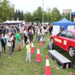 Renginio dalyviai, išbandę automobilį, imituojantį vertimąsi, įsitikino, kad saugos diržas gelbsti gyvybes