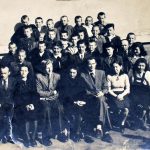 Žaslių gimnazijos mokiniai ir pedagogai 1948 m. (Juozas Kundrotas antroje nuo viršaus eilėje, trečias iš kairės)