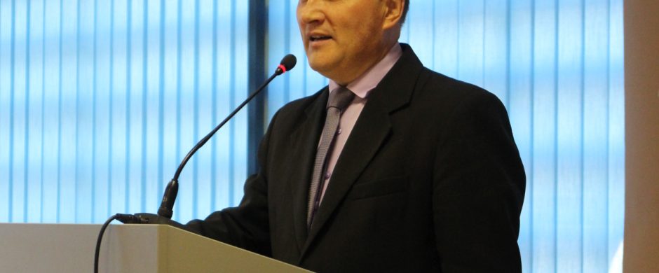 Vievio meno mokyklos direktorius grąžintas į pareigas