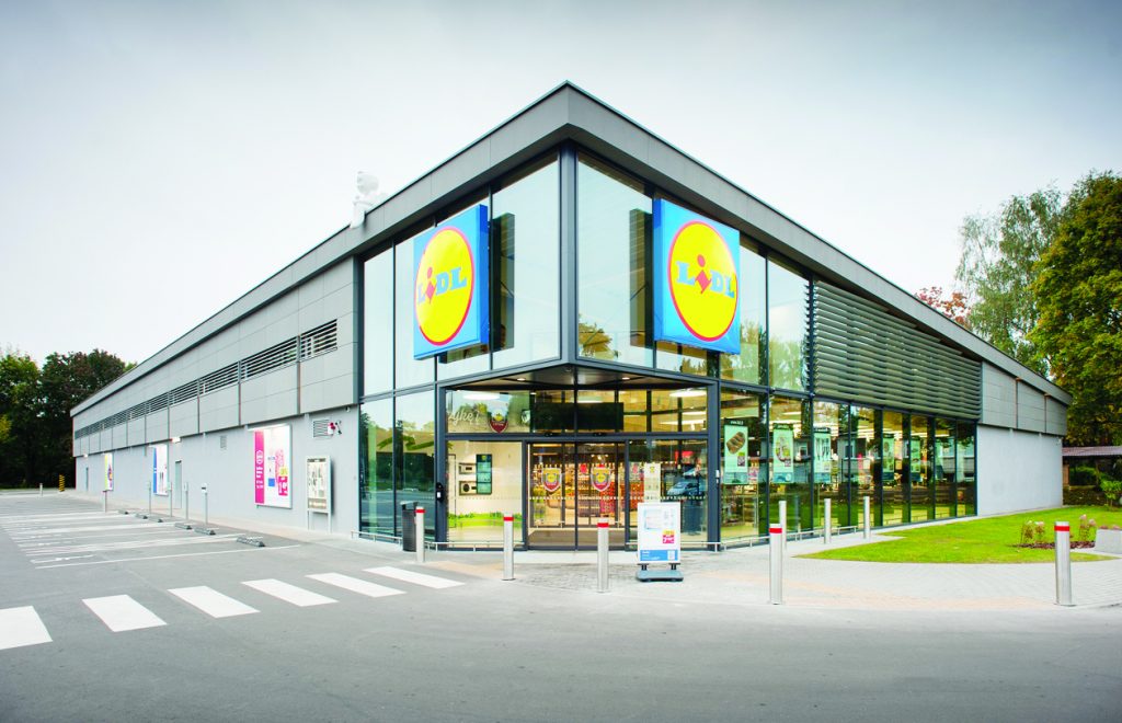 „Lidl“ pristato daugiau naudų darbuotojams: didėjantys atlyginimai, sveikatos draudimas ir motyvaciniai priedai