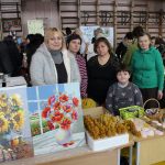 Elektrėnų krašto neįgaliųjų sąjungos atstovai mugėje prekiavo paveikslais, vaškinėmis žvakutėmis, papuošalais