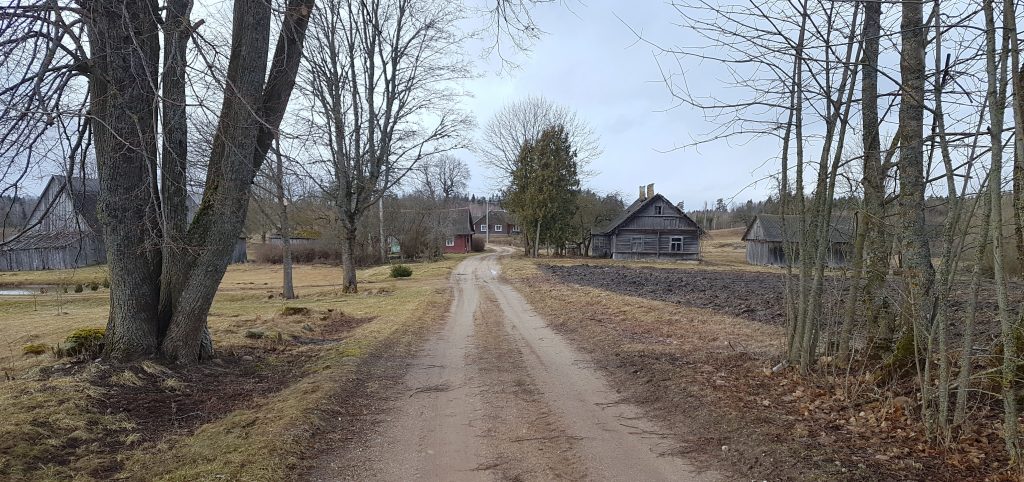 Budilių kaimo, kurį vietiniai vadina tik Budzyliais, vietovardžių pasakojimai