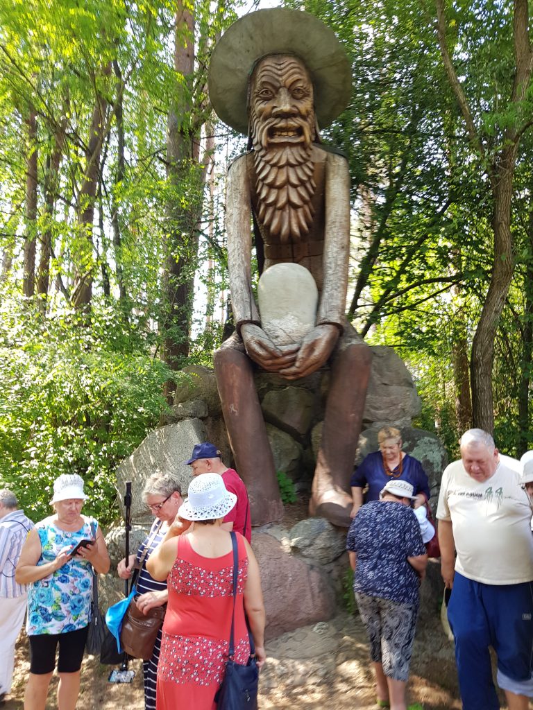 Česnulių sodybos skulptūrų parke