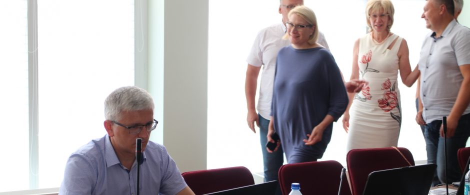 Apie gerėjantį gyvenimą ir  pinigų traukimą…iš šešėlio
