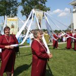 Semeliškėse procesija tikrai ryški ir rūbais, ir šventais paveikslais, ir gražiai pasipuošusiais vaikais, ir mažais stebuklėliais, kuriuos kiekvienas pastebėjo pagal savo supratimą