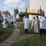 Atlaidams daugiausia iškilmingumo suteikia procesija su gėlių barstymu